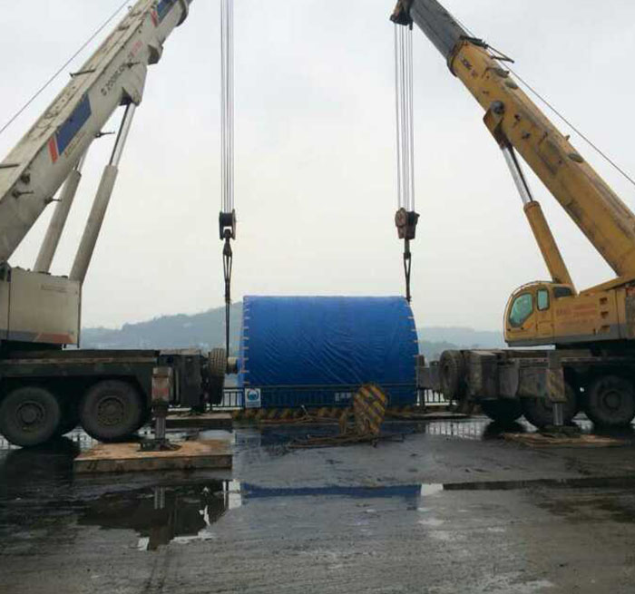 河东吊车正在作业中